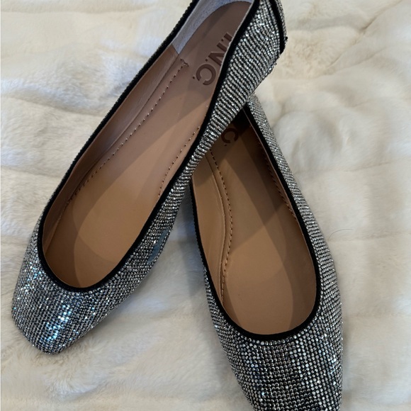 Sparkle Flats - Picture 2 of 3